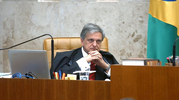 Adriano Jose Reis Martins - André Mendonça recorre a precedentes de Moraes para justificar afastamento