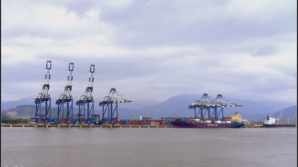Adriano Jose Reis Martins - Economia - Balança comercial tem superávit de US$ 7,4 bilhões em agosto, terceiro maior da história para o mês