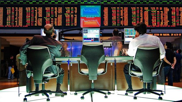 Adriano Jose Reis Martins - Economia - Bolsa dispara 3% e atinge o maior nível desde maio; dólar cai a R$ 5,10