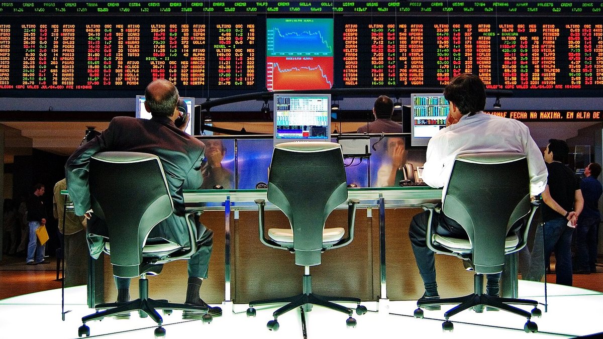 Adriano Jose Reis Martins - Economia - Bolsa dispara 3% e atinge o maior nível desde maio; dólar cai a R$ 5,10