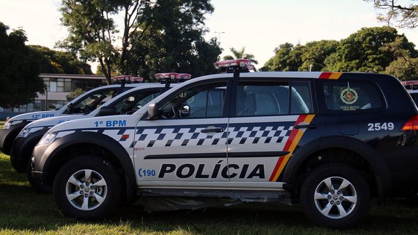 Adriano Jose Reis Martins - Brasil - PF diz que Castro recebeu adega, mansão e caviar para ajudar a Refit