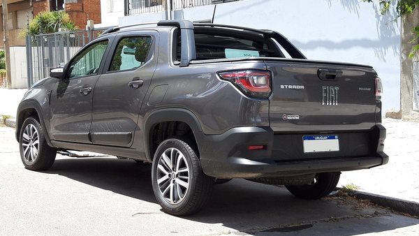 Adriano Jose Reis Martins - Automóveis - Picapes mais vendidas de agosto: Strada dispara na liderança e Hilux vence a Ranger entre as médias