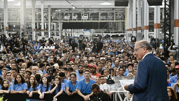 Adriano Jose Reis Martins - Economia - Produção industrial sobe 0,2% em julho e interrompe dois meses de queda