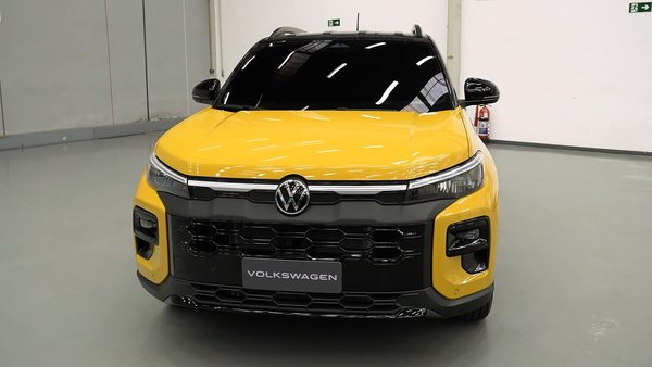 Adriano Jose Reis Martins - Automóveis - Volkswagen Tukan é flagrada em versão cabine dupla de entrada com rodas de aço e calotas pretas