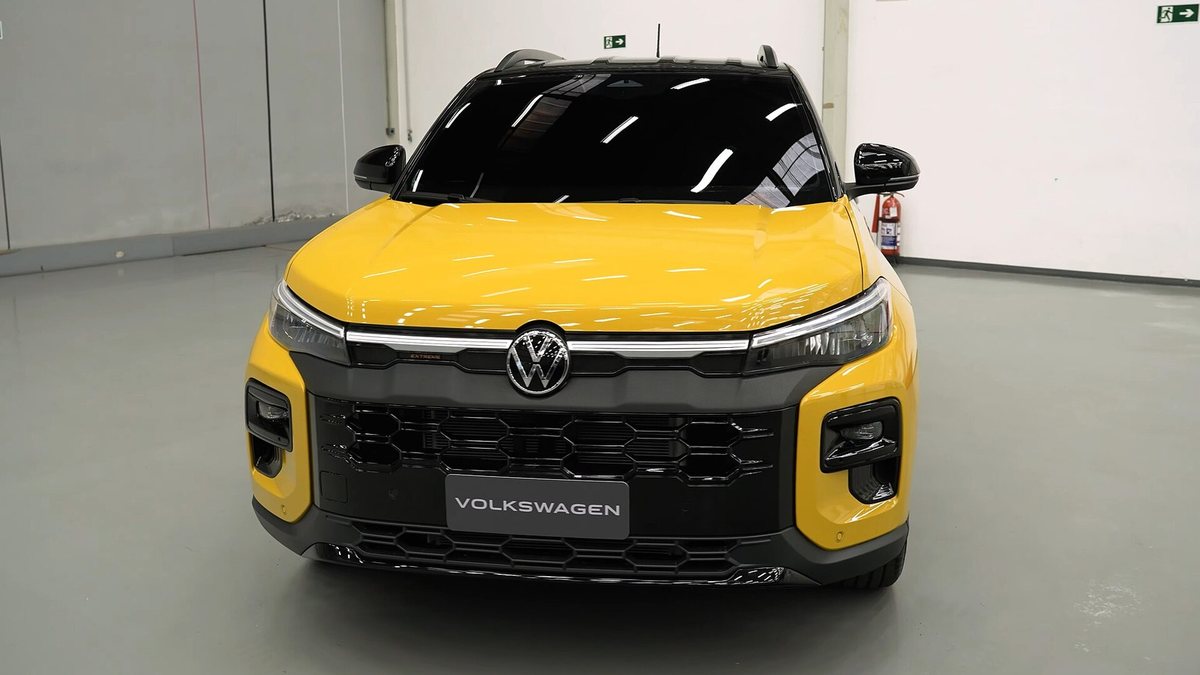 Adriano Jose Reis Martins - Automóveis - Volkswagen Tukan é flagrada em versão cabine dupla de entrada com rodas de aço e calotas pretas