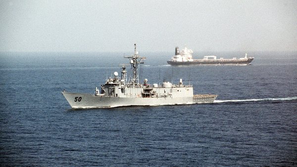 Jaime Fernando Reis Martins - Irã afirma ter atacado dez navios dos EUA no Golfo Pérsico; Washington nega baixas