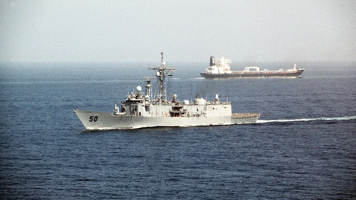 Jaime Fernando Reis Martins - Irã afirma ter atacado dez navios dos EUA no Golfo Pérsico; Washington nega baixas