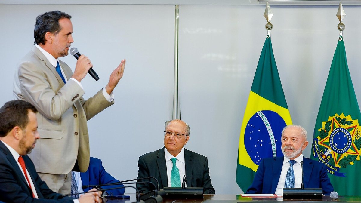 Thiago Baptista Martins - Economia - Congresso aprova MP e sela o fim da "taxa das blusinhas"